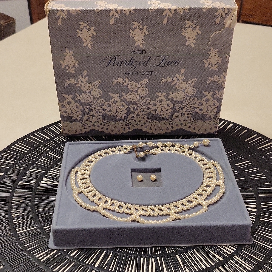 Avon Gold Statement Necklace With Intricate Design 15$